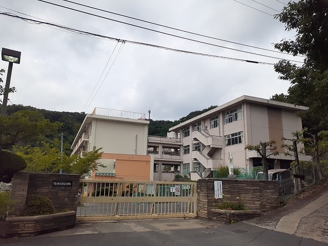 小学校　津島小学校（小学校）まで550m