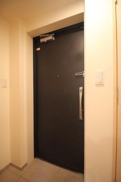 玄関　（別タイプ参考写真）プリムローズ駒込　豊島区駒込2