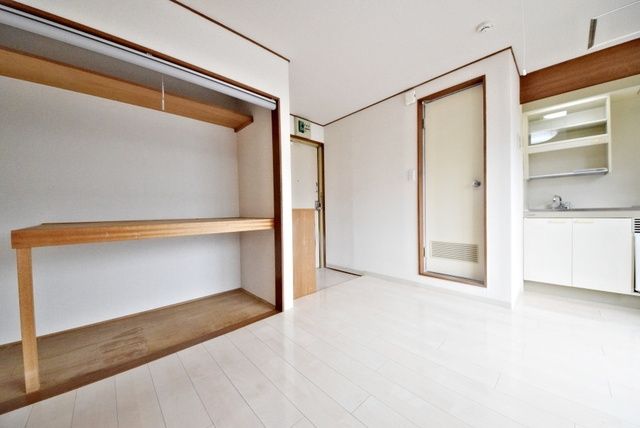 居室・リビング　★白基調の明るいお部屋★