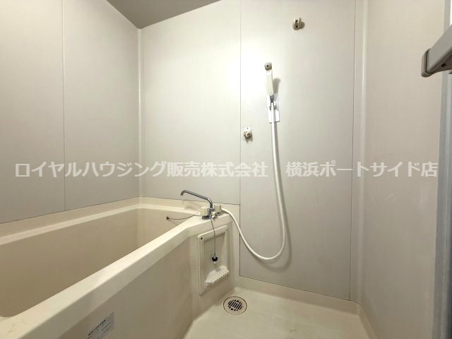 バス・シャワールーム　落ち着いた空間のお風呂です