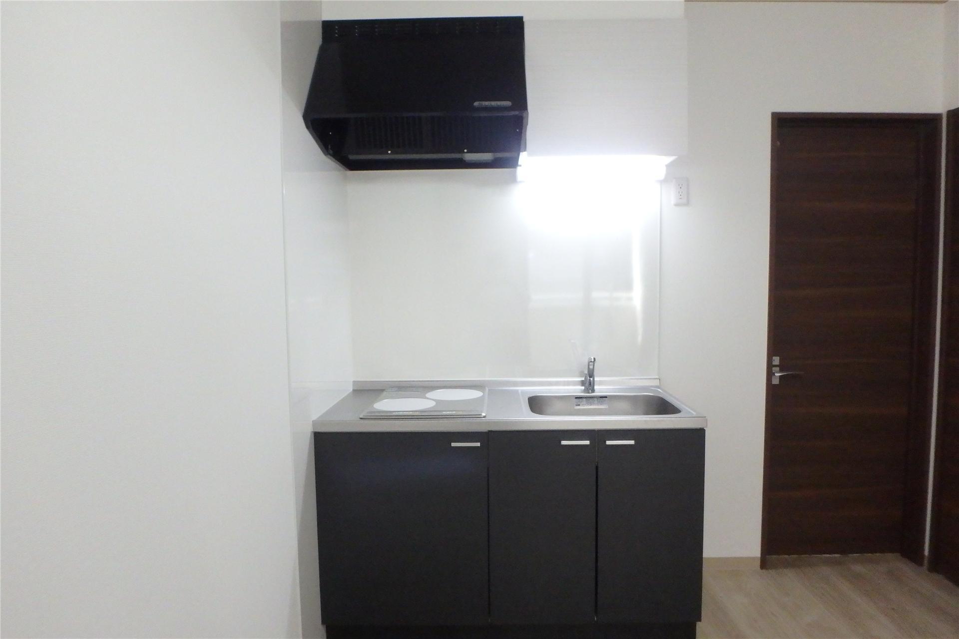 キッチン　上部収納付きのキッチンです