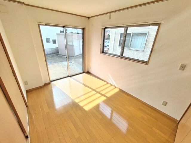 その他部屋・スペース　南西向きの洋室６帖※同タイプ参考写真