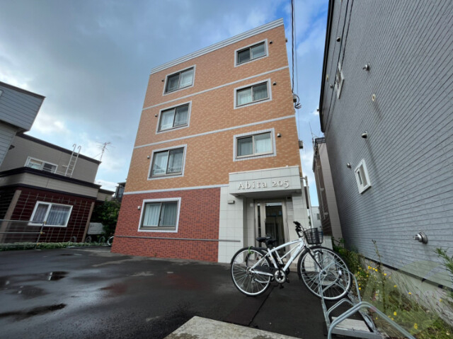 建物外観　札幌市北区北二十条西「アビタ２０５」