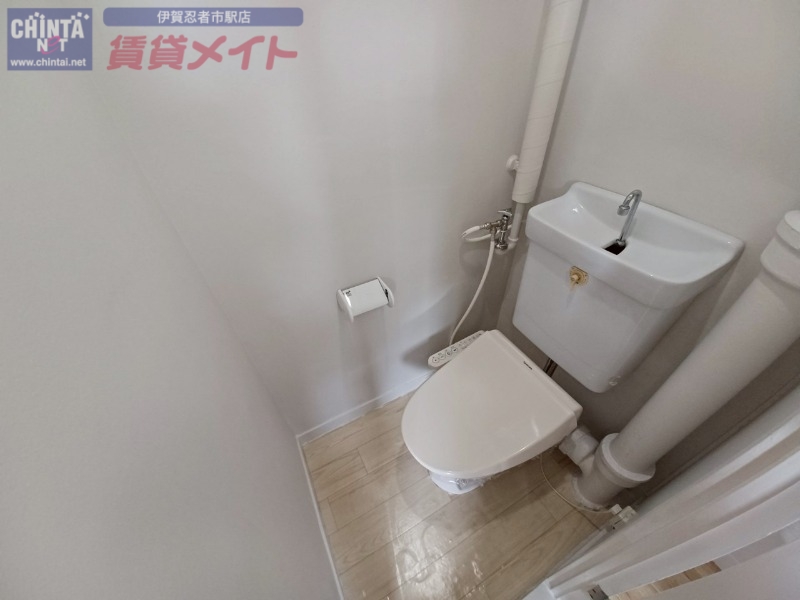 トイレ　同型参考写真