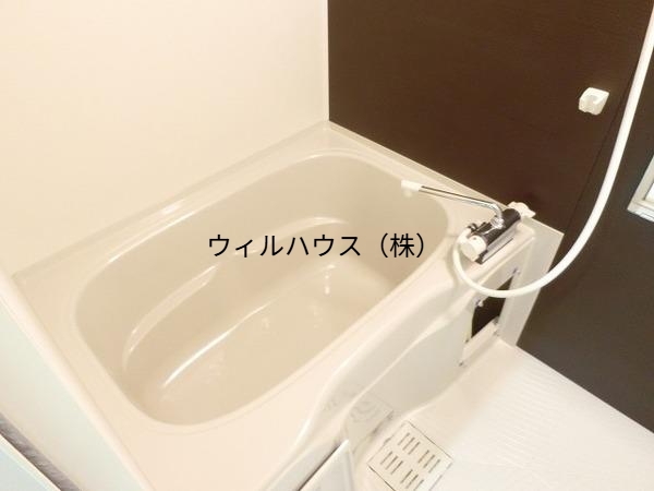 バス・シャワールーム　浴室乾燥機付きバス！