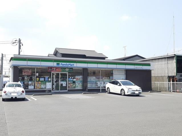 コンビニ　ファミリーマート（コンビニ）まで250m