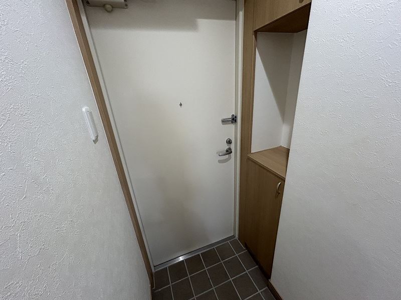 玄関　市電通り沿いに面しています