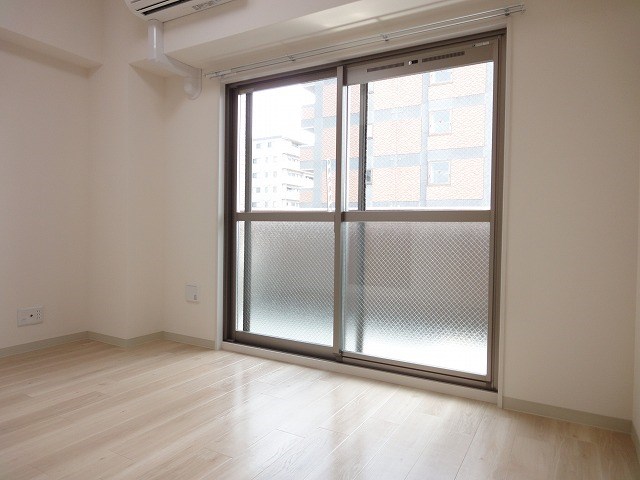 居室・リビング　同マンション別部屋参考写真
