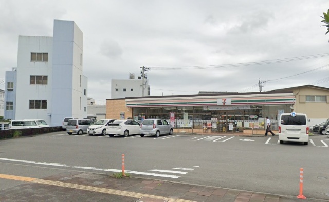 コンビニ　セブンイレブン宮崎中村東２丁目店（コンビニ）まで278m