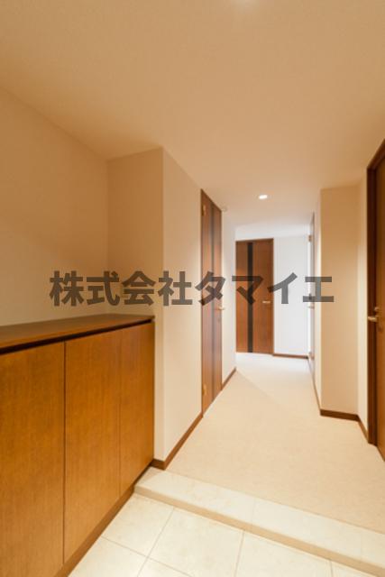 玄関　※写真は同タイプ住戸です。