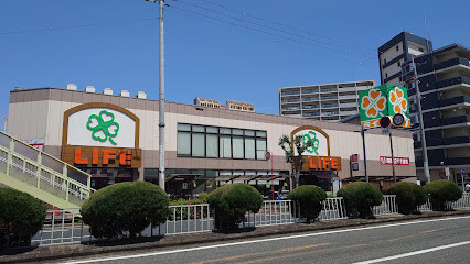 スーパー　ライフ十三東店（スーパー）まで350m