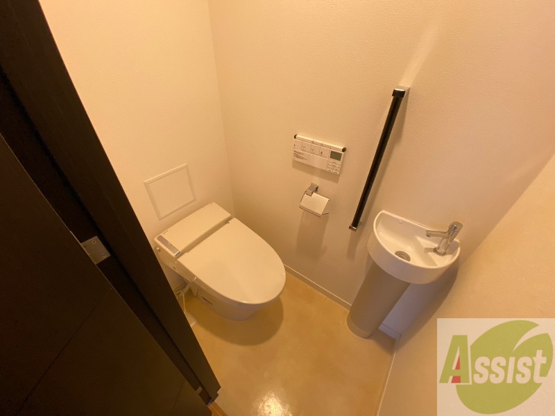 トイレ　こちらはトイレです。清潔感があり、安心して使用できます。