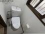 トイレ　トイレも窓付きで換気も楽々！
