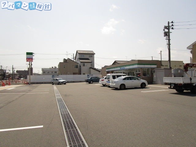 コンビニ　ファミリーマート新潟天神尾一丁目店（コンビニ）まで293m