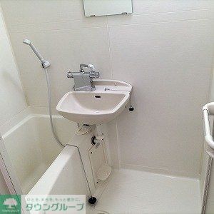 バス・シャワールーム　浴室換気乾燥機付きです♪