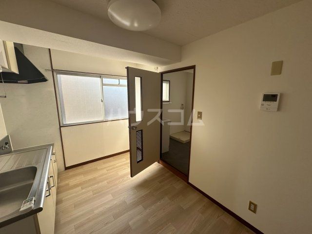 東昭ビルの居間写真
