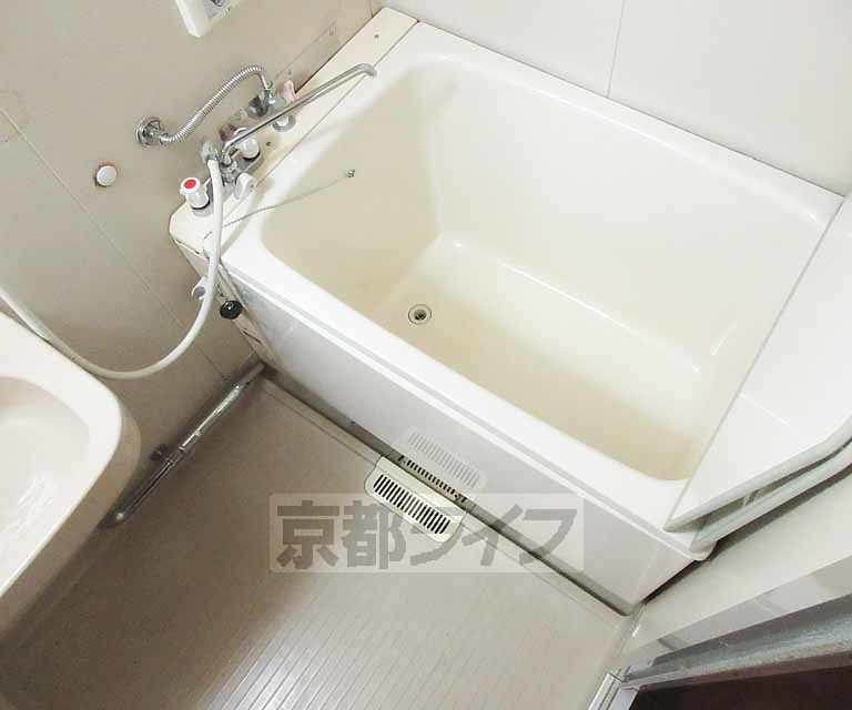 バス・シャワールーム　深いお風呂があります！