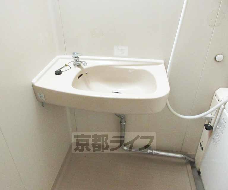 洗面設備　キレイな洗面台です