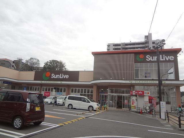 スーパー　サンリブ黒崎店（スーパー）まで590m