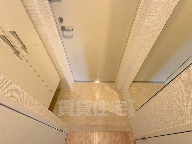 セレニテ新大阪エクラの玄関写真