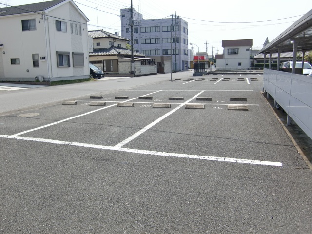 駐車場　２台無料。