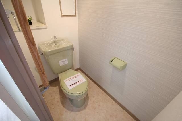トイレ　お洒落な飾り棚の付いたトイレです（イメージ写真）