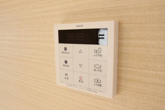 その他設備　キッチンからお風呂の操作ができます　お洒落なパネル（イメージ