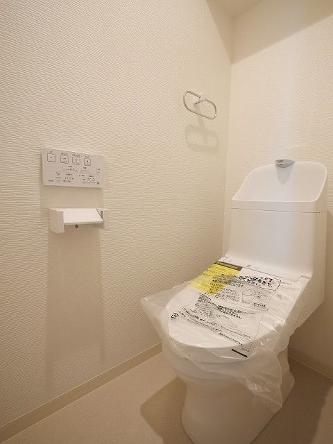 トイレ　未完成物件のため別物件の写真です。
