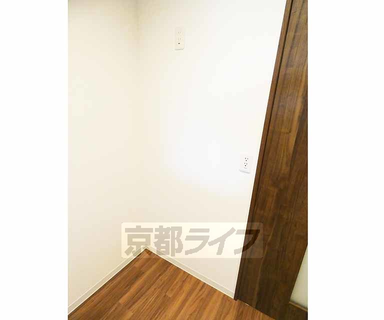 その他部屋・スペース　キッチン後方に冷蔵庫が置けます。