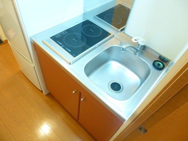 キッチン　電気コンロ（２口）なので、安心♪