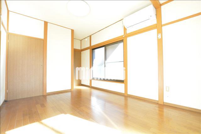 居室・リビング　日当たり良好の広いお部屋です。