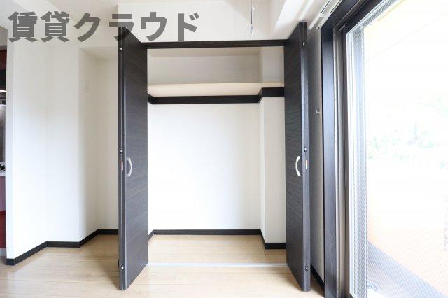 収納　ハンガーラック付きと棚付きの収納スペース！