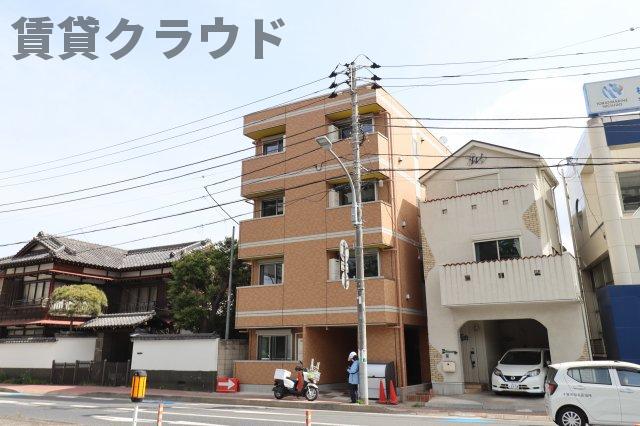 建物外観　コンビニ、スーパーも近い周辺環境◎
