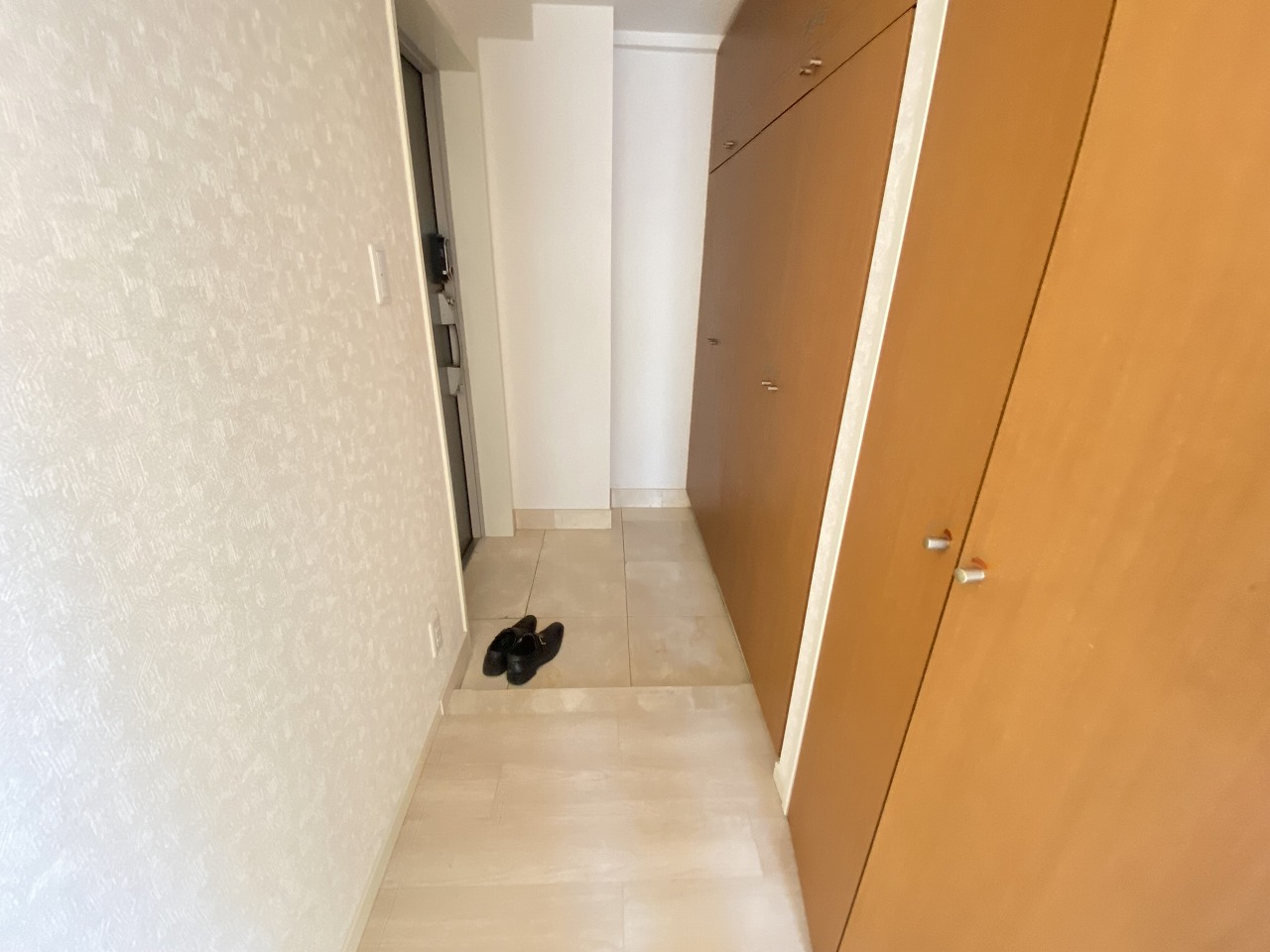 玄関　※別部屋参考写真
