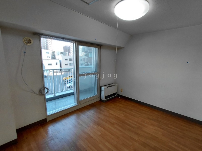 居室・リビング　日当たりの良い明るいお部屋です。