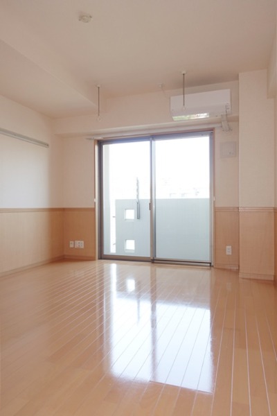 その他部屋・スペース　８．２帖の広々開放的なお部屋☆