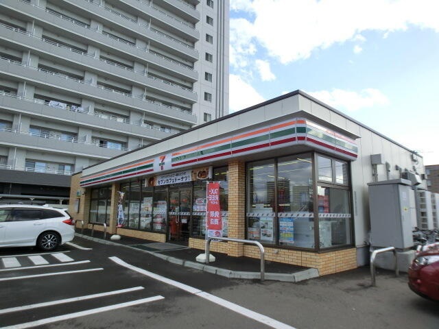 コンビニ　セブンイレブン札幌厚別中央3条店（コンビニ）まで164m