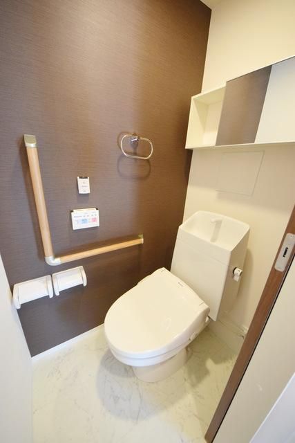トイレ　★うれしいシャワートイレ完備★