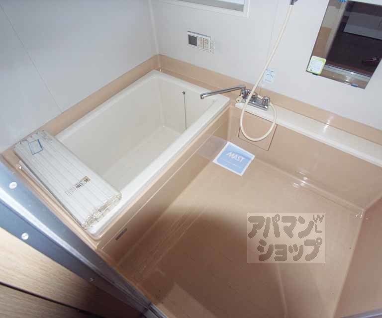 バス・シャワールーム　ゆったり入れるお風呂です。