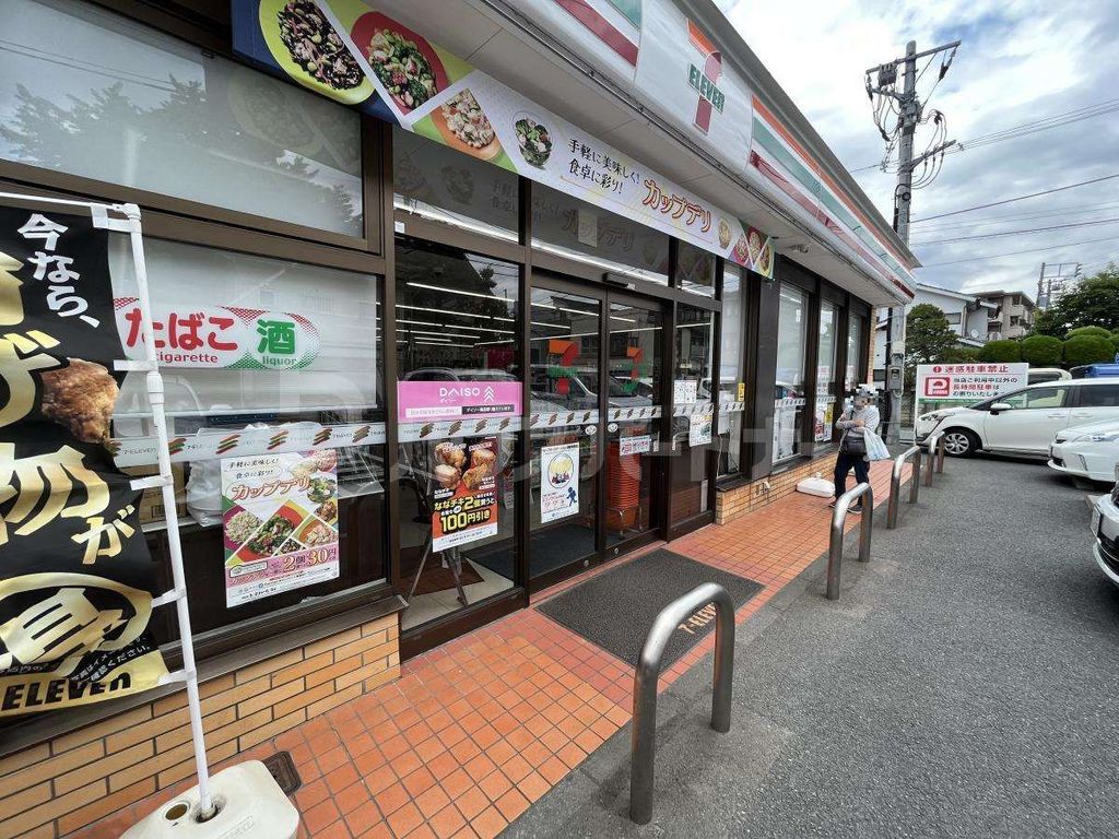 コンビニ　セブンイレブン板橋西台店（コンビニ）まで260m