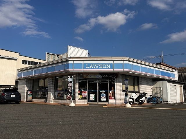 コンビニ　ローソン様（コンビニ）まで650m