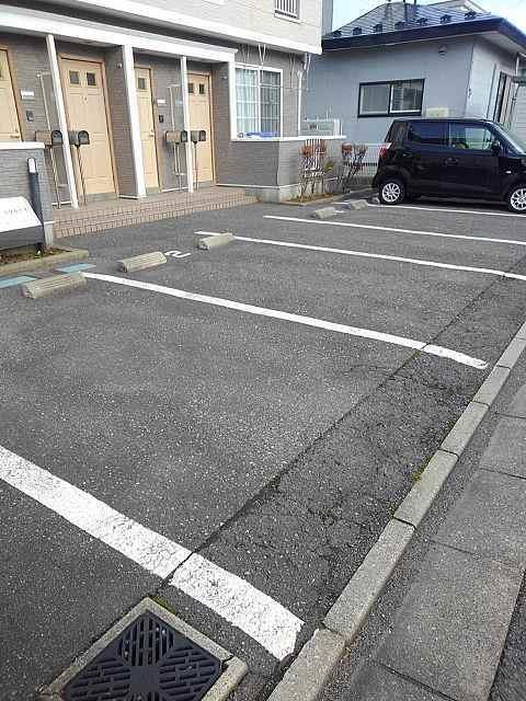 エントランス　駐車場