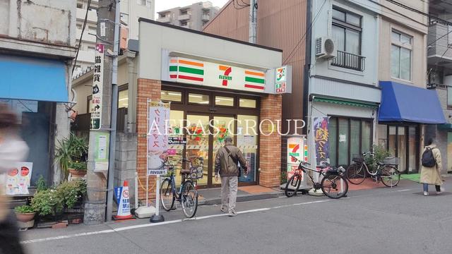コンビニ　セブン-イレブン 文京千駄木３丁目店（コンビニ）まで372m