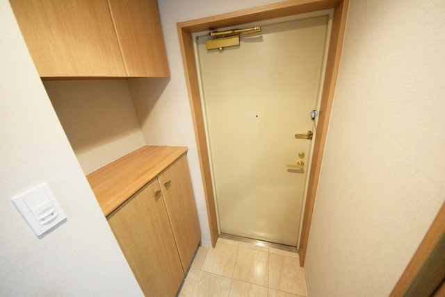 玄関　※別部屋の参考写真です。