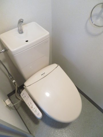 トイレ　温水洗浄便座付き