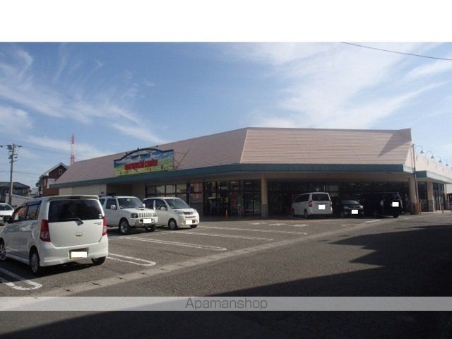 スーパー　マルヨシセンター八万店様（スーパー）まで150m