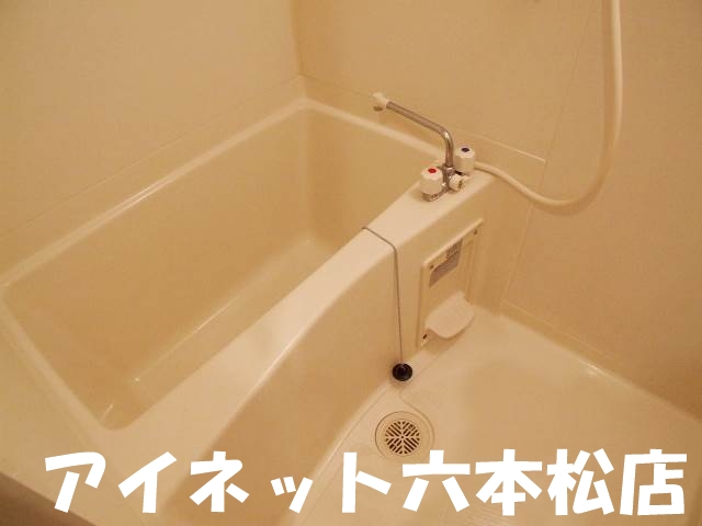 バス・シャワールーム　一日の疲れを癒しましょう。