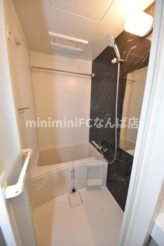 バス・シャワールーム　階数により色のパターンが違います。