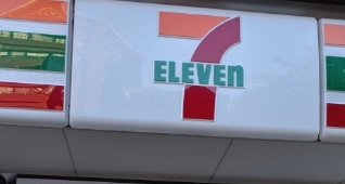 コンビニ　セブンイレブン江東北砂3丁目店（コンビニ）まで228m