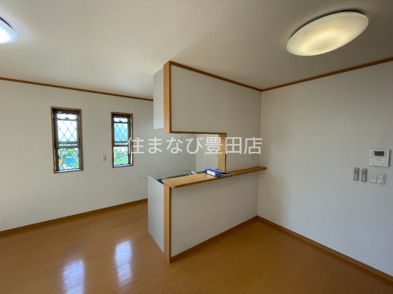 キッチン　清掃前：同型別部屋写真